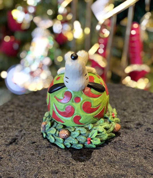 JIM SHORE PEANUTS COLLECTION - SNOOPY LAYING ON AN ORNAMENT, HANGING AROUND