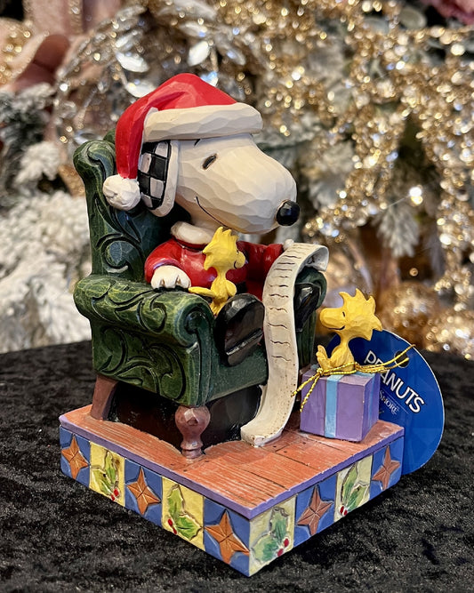 JIM SHORE PEANUTS - SANTA SNOOPY ON CHAIR 6010328