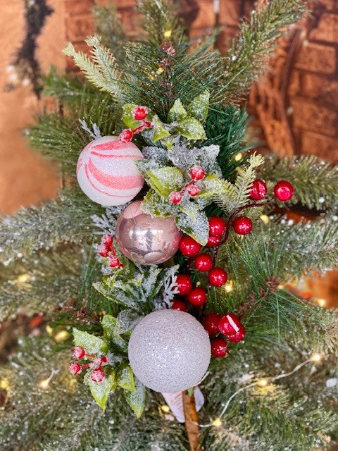 MIXED GREENERY AND ORNAMENT 16 INCH PICK F4102494