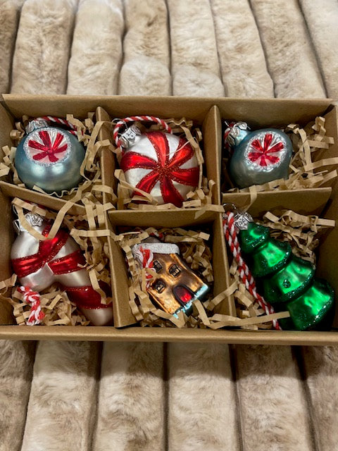 BOX OF 6 RETRO MINI CHRISTMAS GLASS HANGING ORNAMENTS 4619220