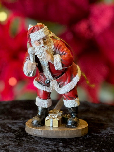 SANTA DELIVERING GIFTS HANGING ORNAMENT 633005