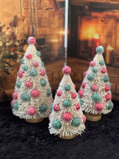 BETHANY LOWE SMALL WHITE BOTTLE BRUSH TREE WITH RED/GREEN BAUBLES LC0692