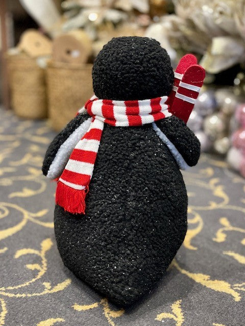 FLUFFY PENGUIN HOLDING SKIS 4116366