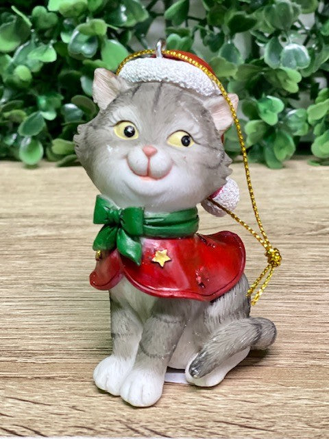 GREY TABBY WITH GREEN BOW ORNAMENT XAL01