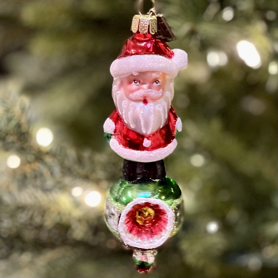 ERIC CORTINA SANTA ON RETRO BALL RED CENTRE GLASS HANGING ORNAMENT 4253142