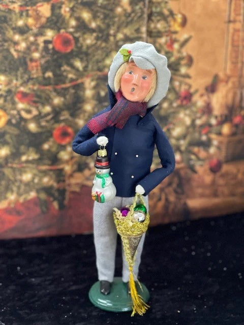 BYERS' CHOICE CAROLER - STEVENS FAMILY MAN WITH ORNAMENT 4472A