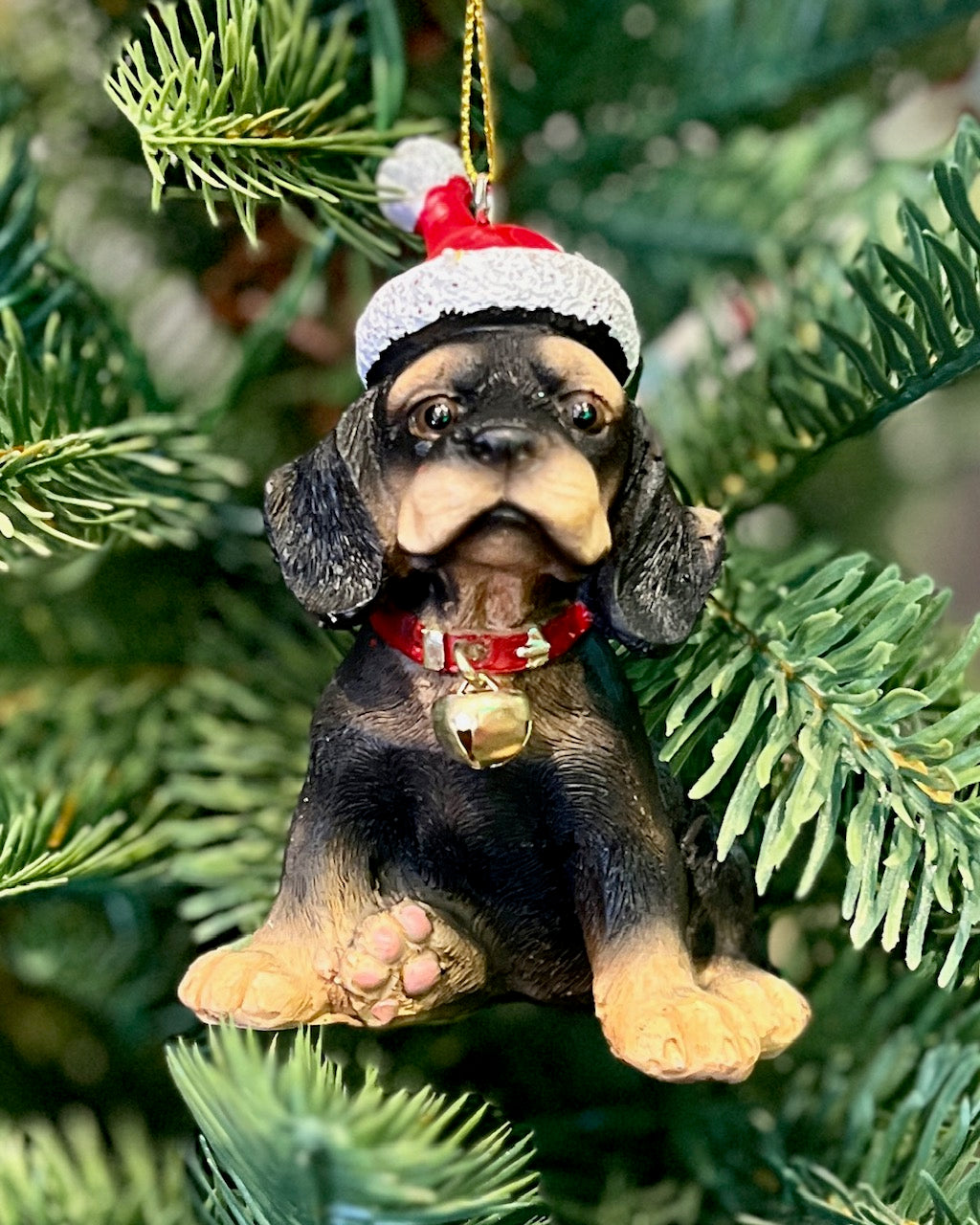 BEAGLE PUPPY WITH HAT ORNAMENT XKN46