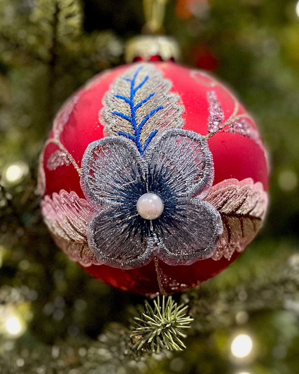 RED GLASS WITH BLUE FLORAL ROUND ORNAMENT XGMLPR3