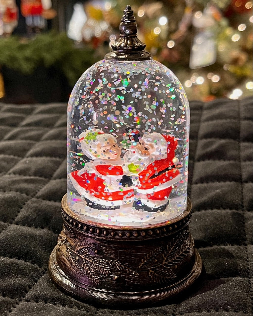 LED MINI SNOWGLOBE - SANTA & MRS GLOBE DOME XAC479