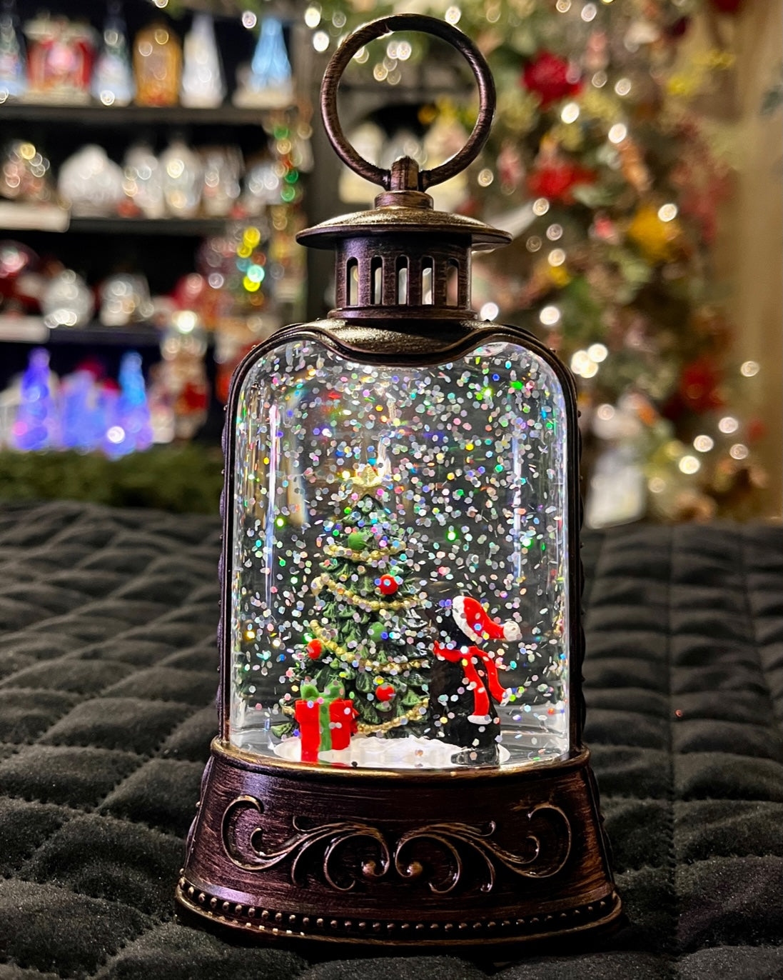 LED MINI SNOWGLOBE - TREE WITH DOG XAC479
