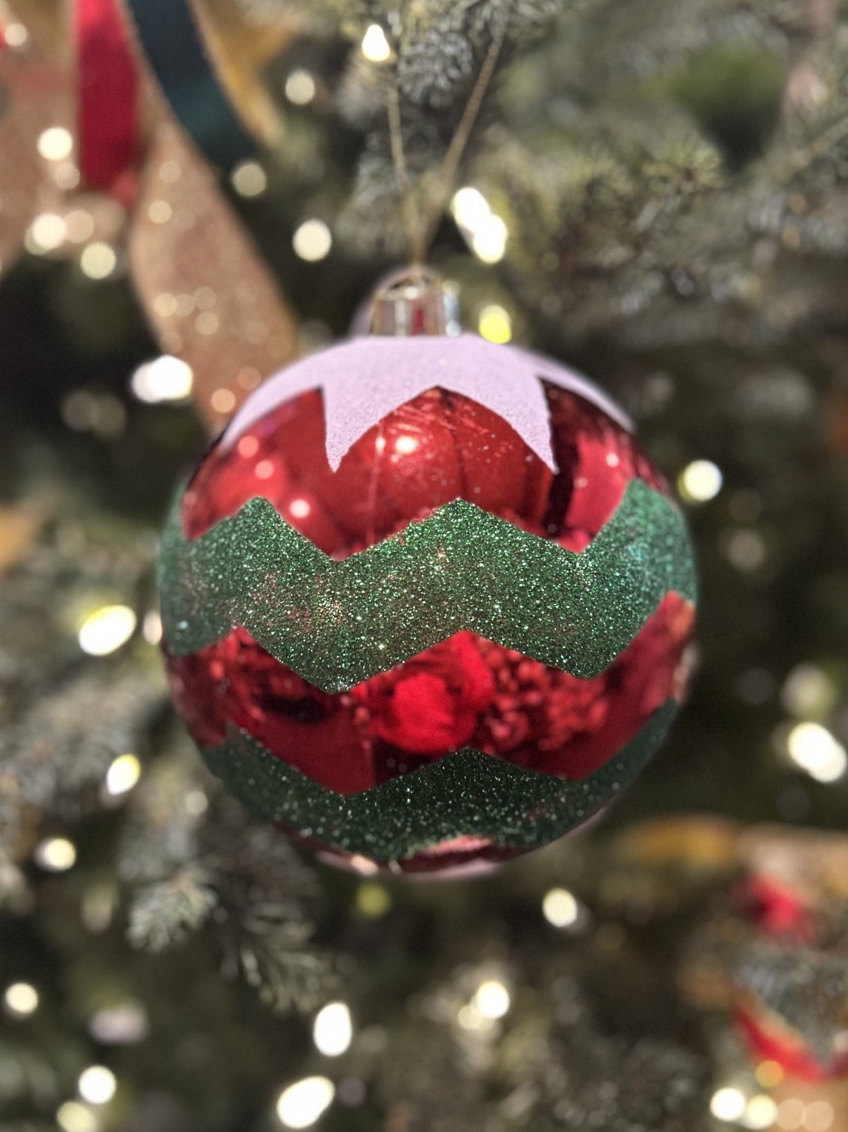 RED/WHITE GREEN 15CM BAUBLE XM0144