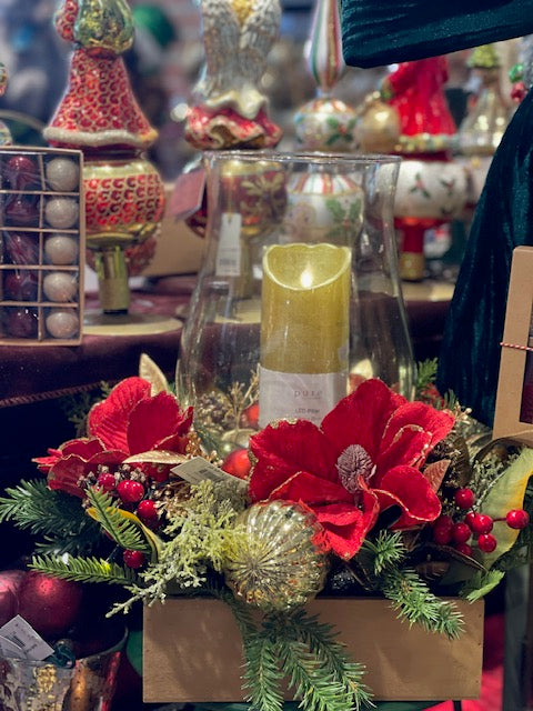 CRIMSON RED MAGNOLIA & GOLD BAUBLE HURRICANE GLASS PRE LIT CANDLE HOLDER XA013D