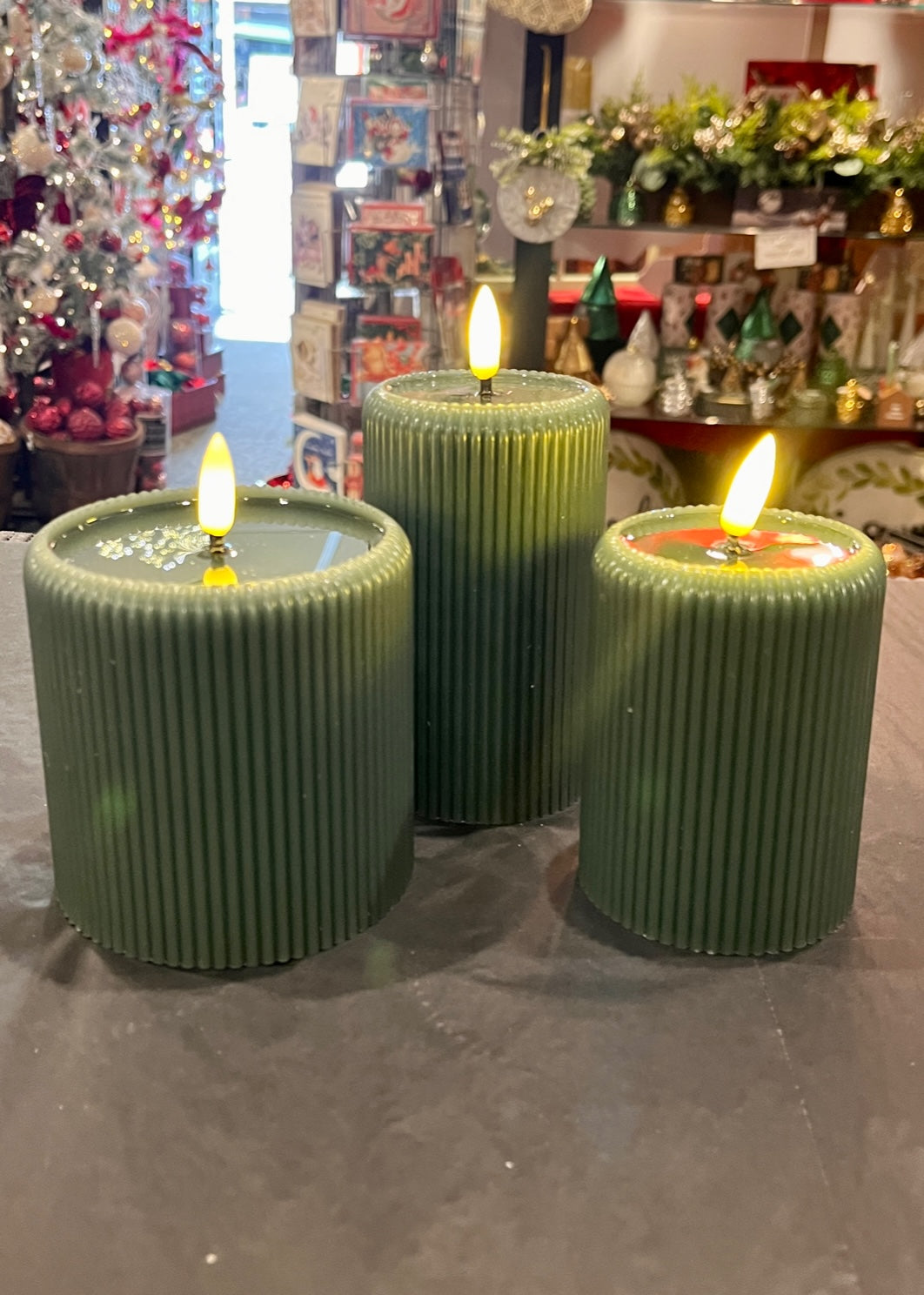 10CM WIDE LED GREEN RIBBED FLAMELESS CANDLE XM0836