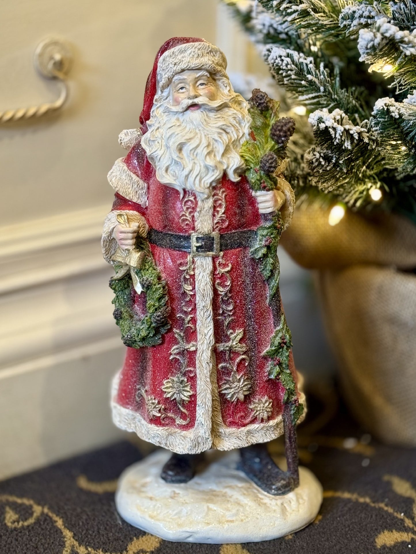 CLASSIC SANTA WITH WREATH 4512111