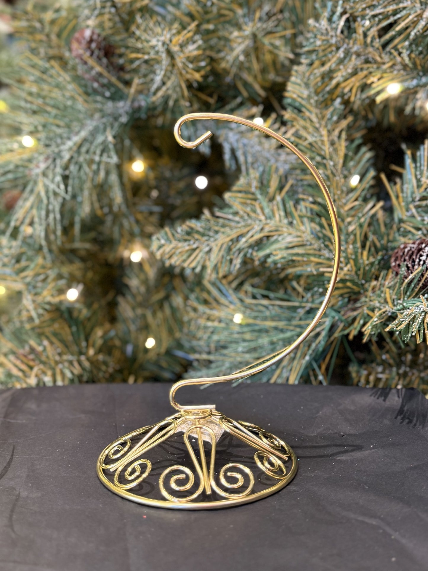 Curved Gold 7inch Ornament Stand