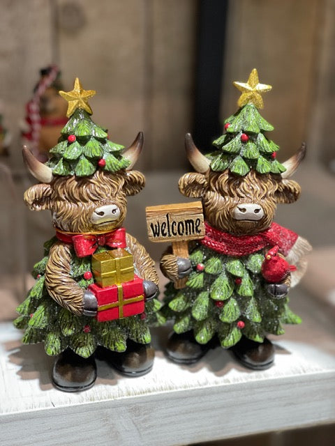 HIGHLAND COW CHRISTMAS TREE WITH RED BIRD XM880