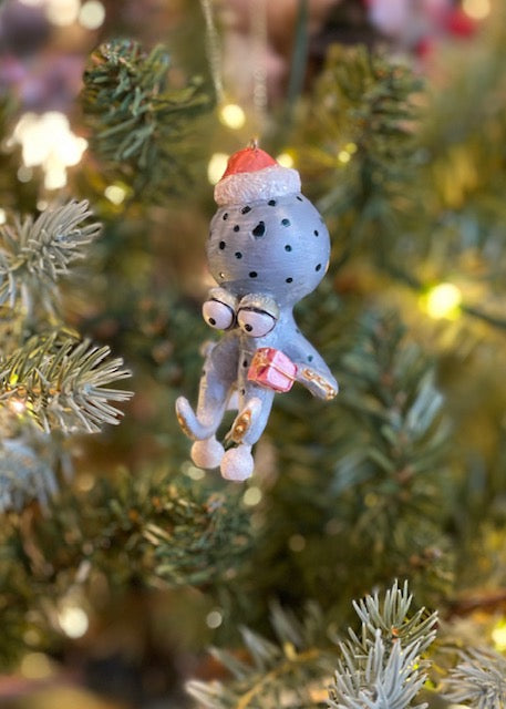 BLUE OCTOPUS WITH PRESENT & SANTA HAT HANGING ORNAMENT SHD2006
