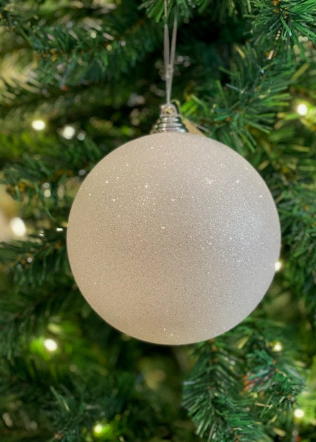 WHITE 14CM SHATTERPROOF GLITTER ROUND HANGING ORNAMENT X467107