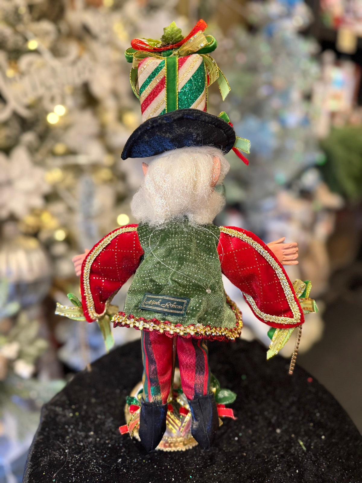 MARK ROBERTS - SMALL CHRISTMAS PRESENT ELF 51-64060