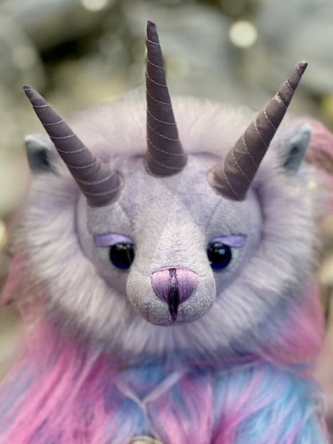 CHARLIE BEARS - TRICORN