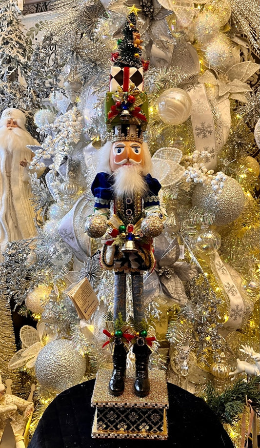 MARK ROBERTS CHRISTMAS TREE SMALL NUTCRACKER 51-58980