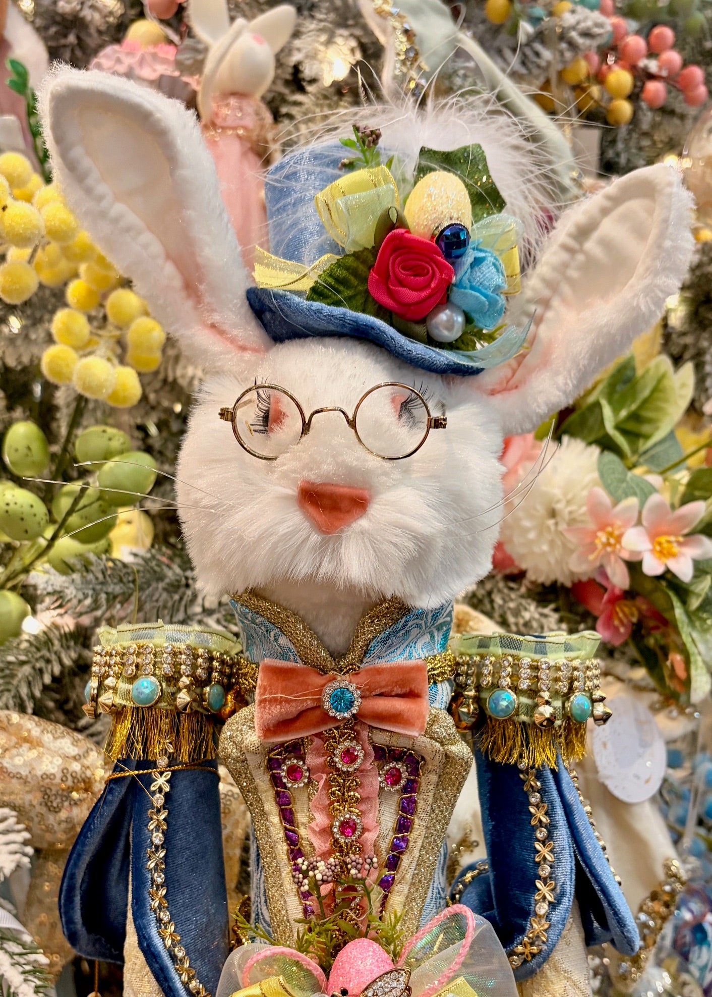 MARK ROBERTS - SMALL RABBIT NUTCRACKER YELLOW 51-63912