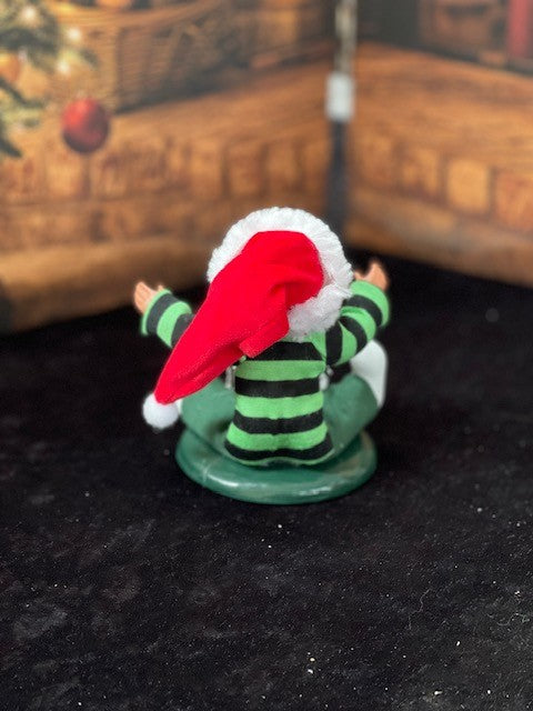 BYERS' CHOICE TODDLER WITH GINGERBREAD HOUSE