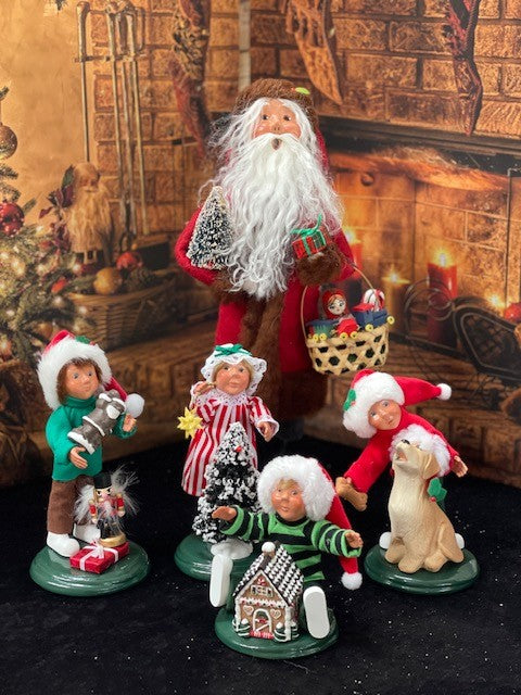 BYERS' CHOICE TODDLER WITH GINGERBREAD HOUSE