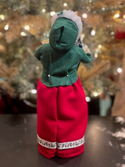 BYERS' CHOICE MRS CLAUS WITH ORNAMENT 3231W