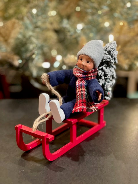 BYERS' CHOICE - TODDLER BOY ON SLED 1832