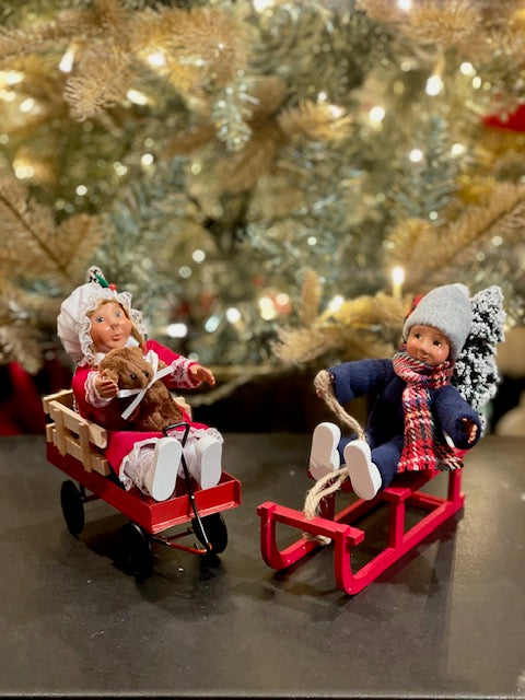 BYERS' CHOICE TODDLER GIRL IN WAGON1821B