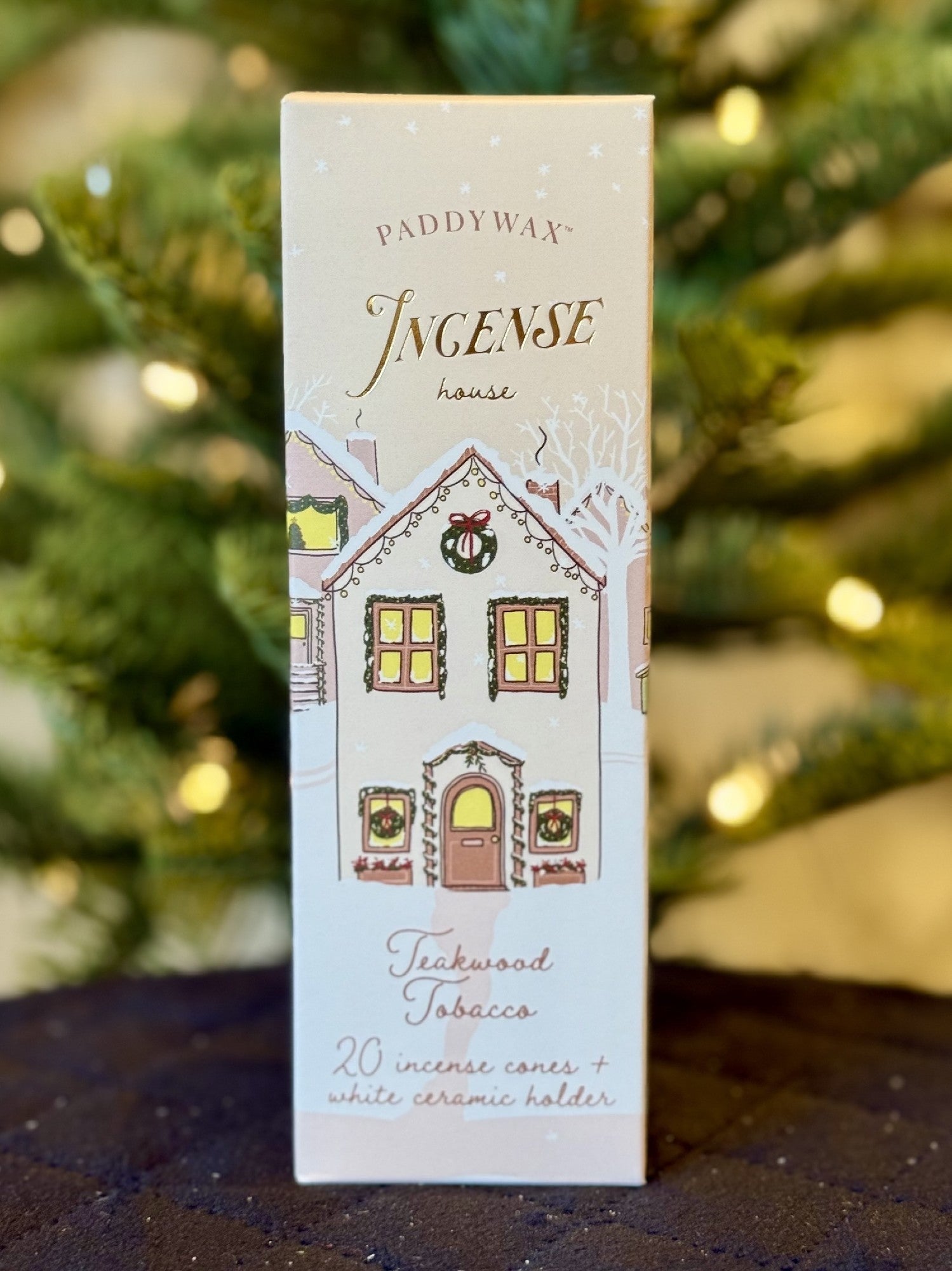 PADDYWAX - HOLIDAY WHITE CERAMIC HOUSE WITH 20 INCENSE CONES - TEAKWOOD & TABAC IN0020AU
