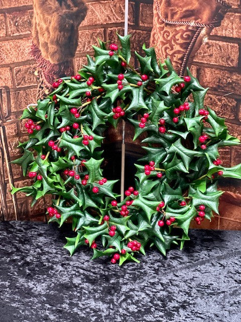 FRESH CUT FAUX HOLLY WREATH X1019GR