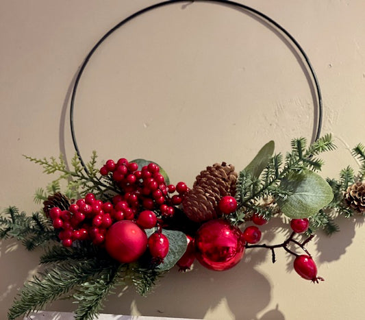 BERRY & RED BAUBLE HALF WIRE WREATH X2721