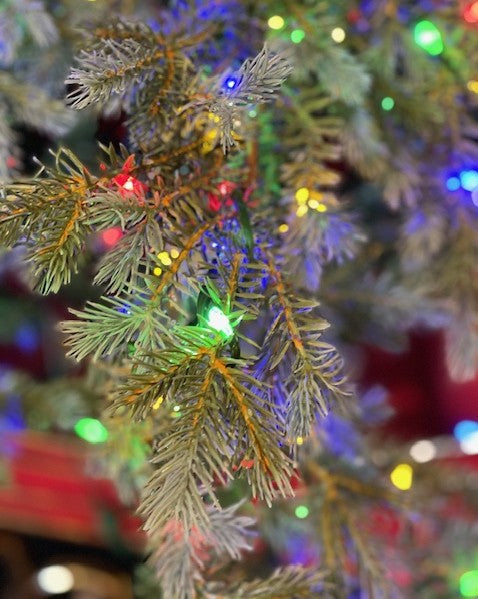 SILVER SPRUCE SOFT TOUCH LED MULTIFUNCTION LIGHTS 7FT 6 INCH TREE X3457(PICK UP IN STORE ONLY)