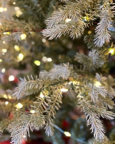 SILVER SPRUCE SOFT TOUCH LED MULTIFUNCTION LIGHTS 7FT 6 INCH TREE X3457(PICK UP IN STORE ONLY)