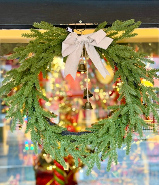 PINE WREATH W/BOW & BELL 50CM X3607