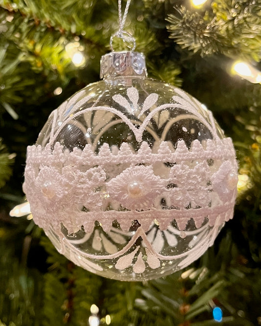 8CM CLEAR W/ WHITE LACE ROUND GLASS ORNAMENT XGRCNLB