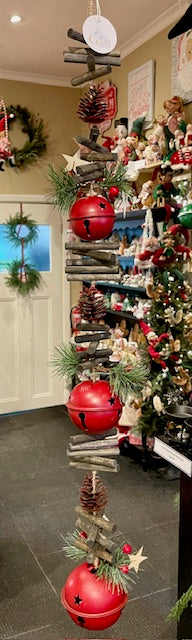 RUSTIC RED BELLS WITH PINECONE HANGING GARLAND XX13066