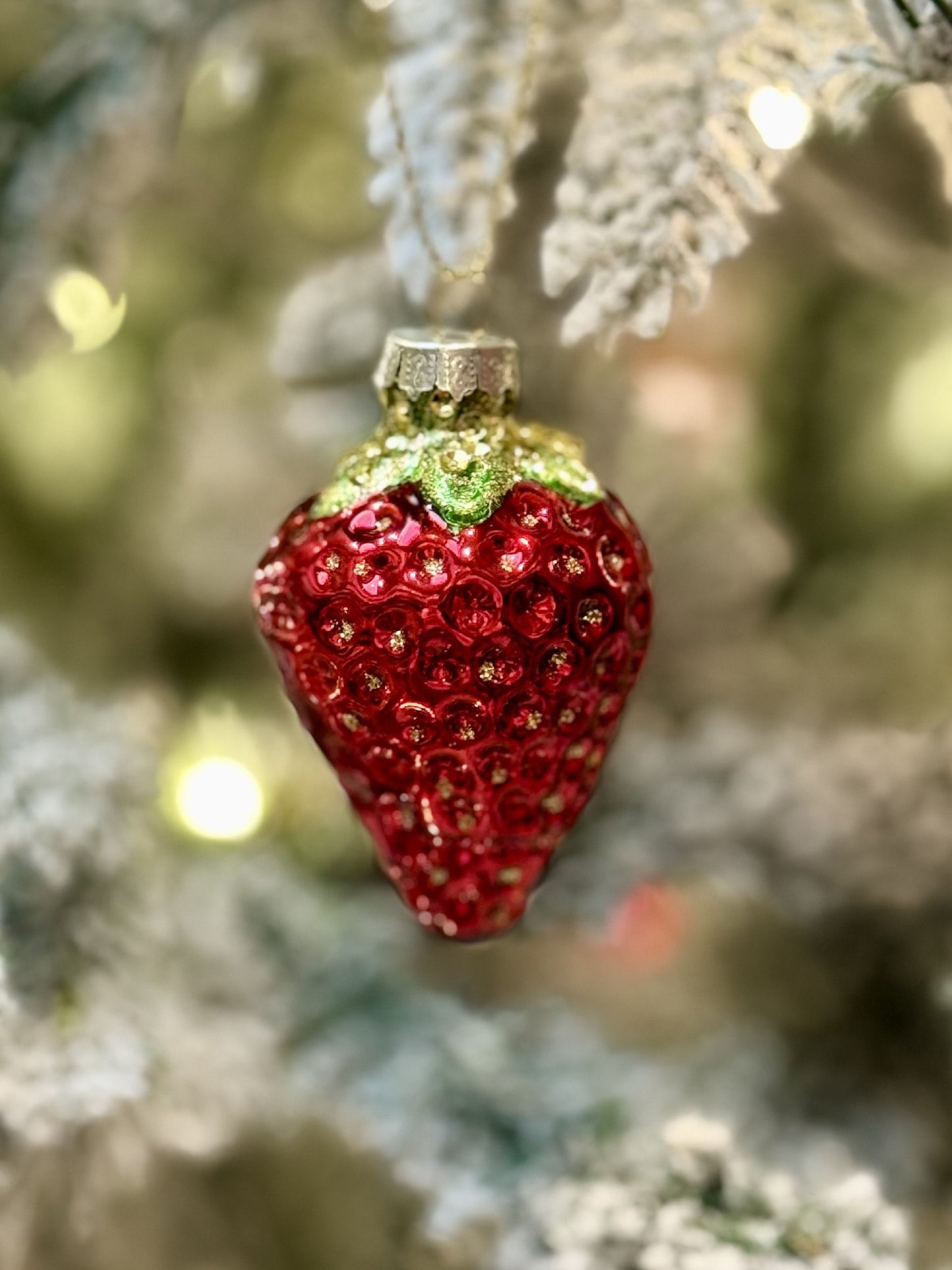 RED STRAWBERRY GLASS HANGING ORNAMENT XX12750