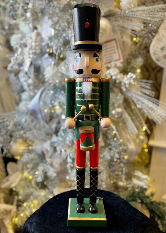 GREEN NUTCRACKER WITH DRUM XX799
