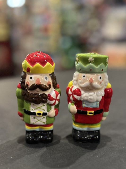 NUTCRACKER SALT & PEPPER SET XM0899