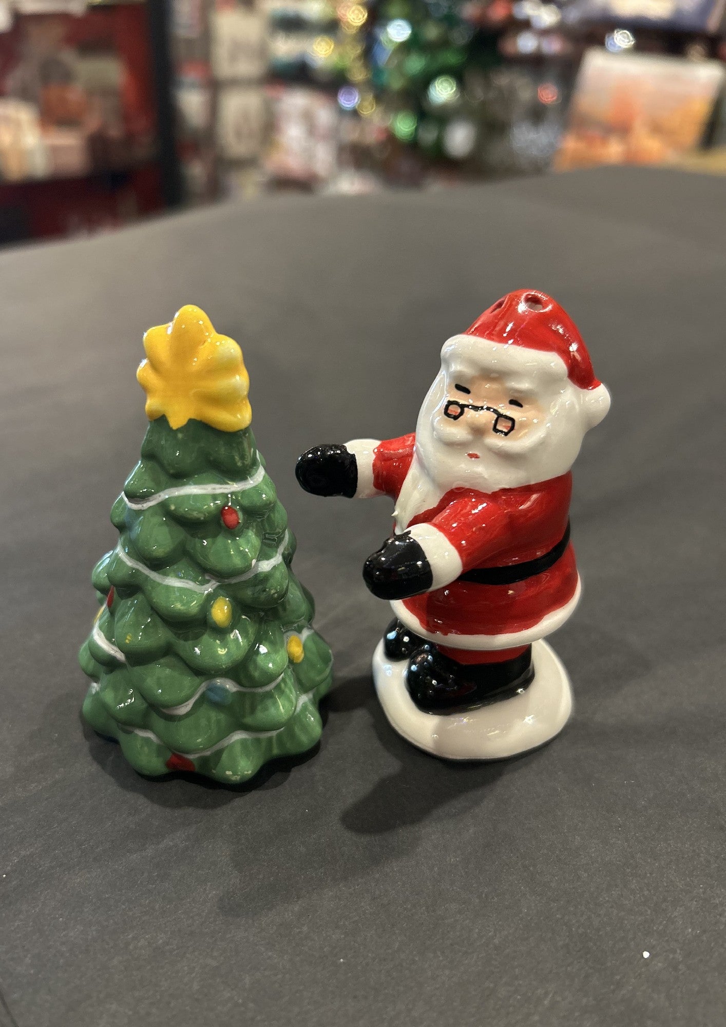 Santa & Tree S&P Shaker Cer 8cm Red/Grn