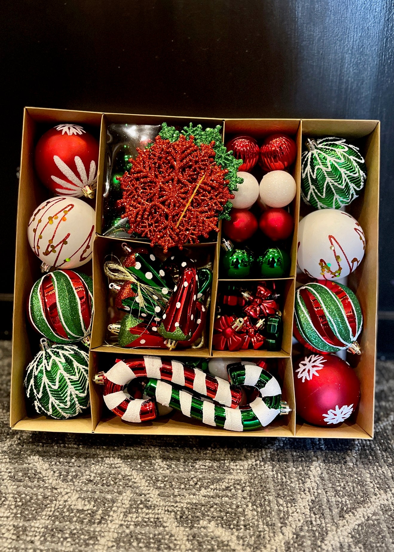 RED/GREEN 100 PIECE DECO BOX XM0136
