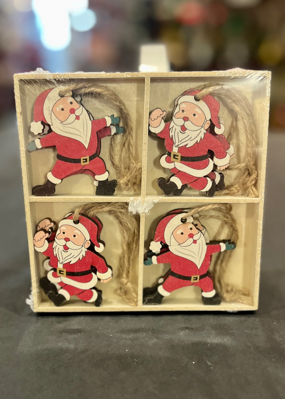 BOX OF 8 MINI SANTA HANGING ORNAMENTS XM0662