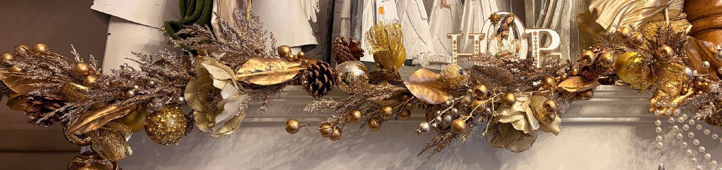 PINE GARLAND WITH GOLD BAUBLES & BERRIES 5FT XM0996