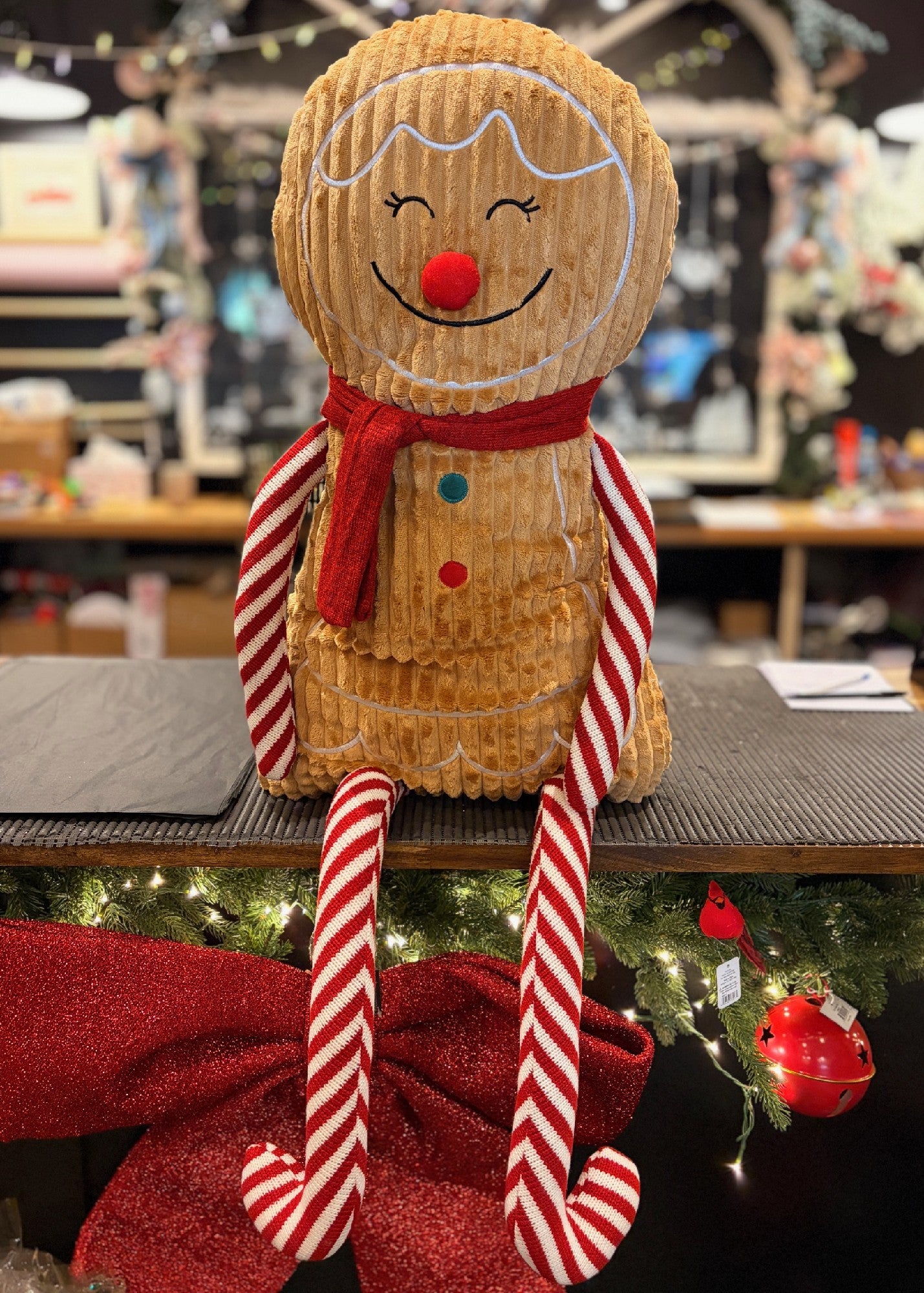 LARGE GINGERBREAD MAN SITTING PILLOW XM828