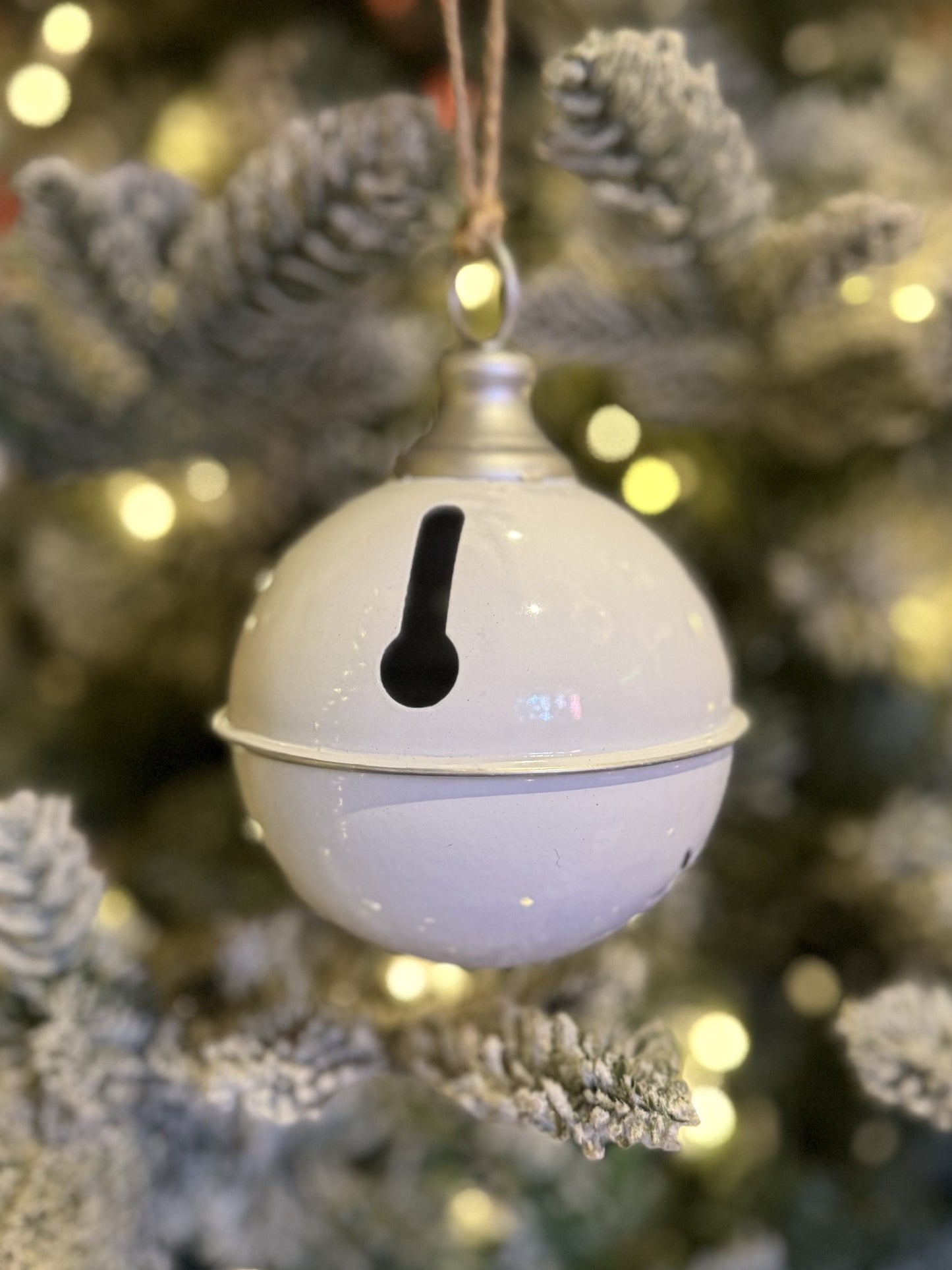 WHITE WITH SILVER TRIM HANGING BELL X415085