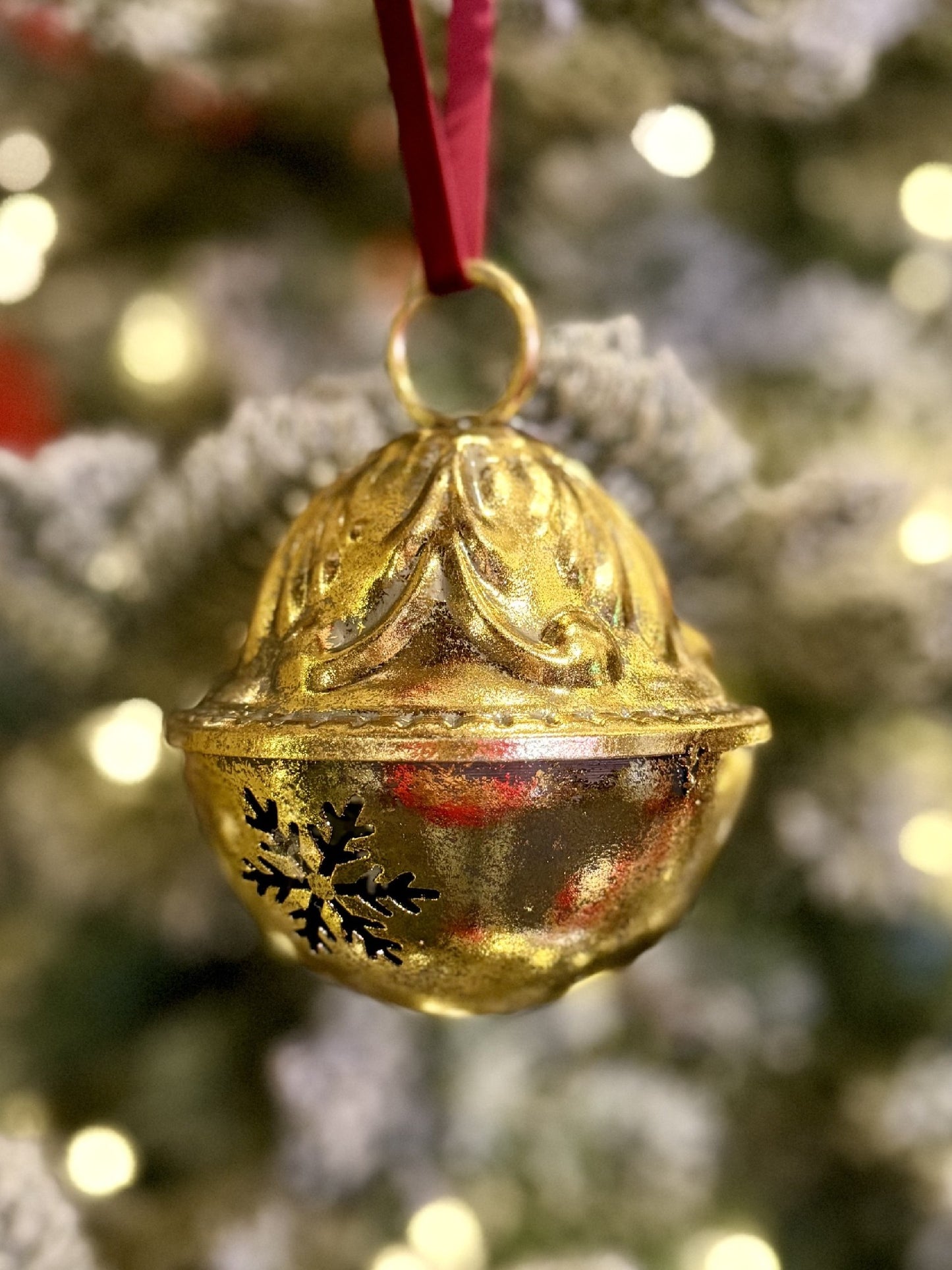 BRUSHED GOLD BELL WITH SNOWFLAKE DESIGN & BURGUNDY VELVET RIBBON X440582