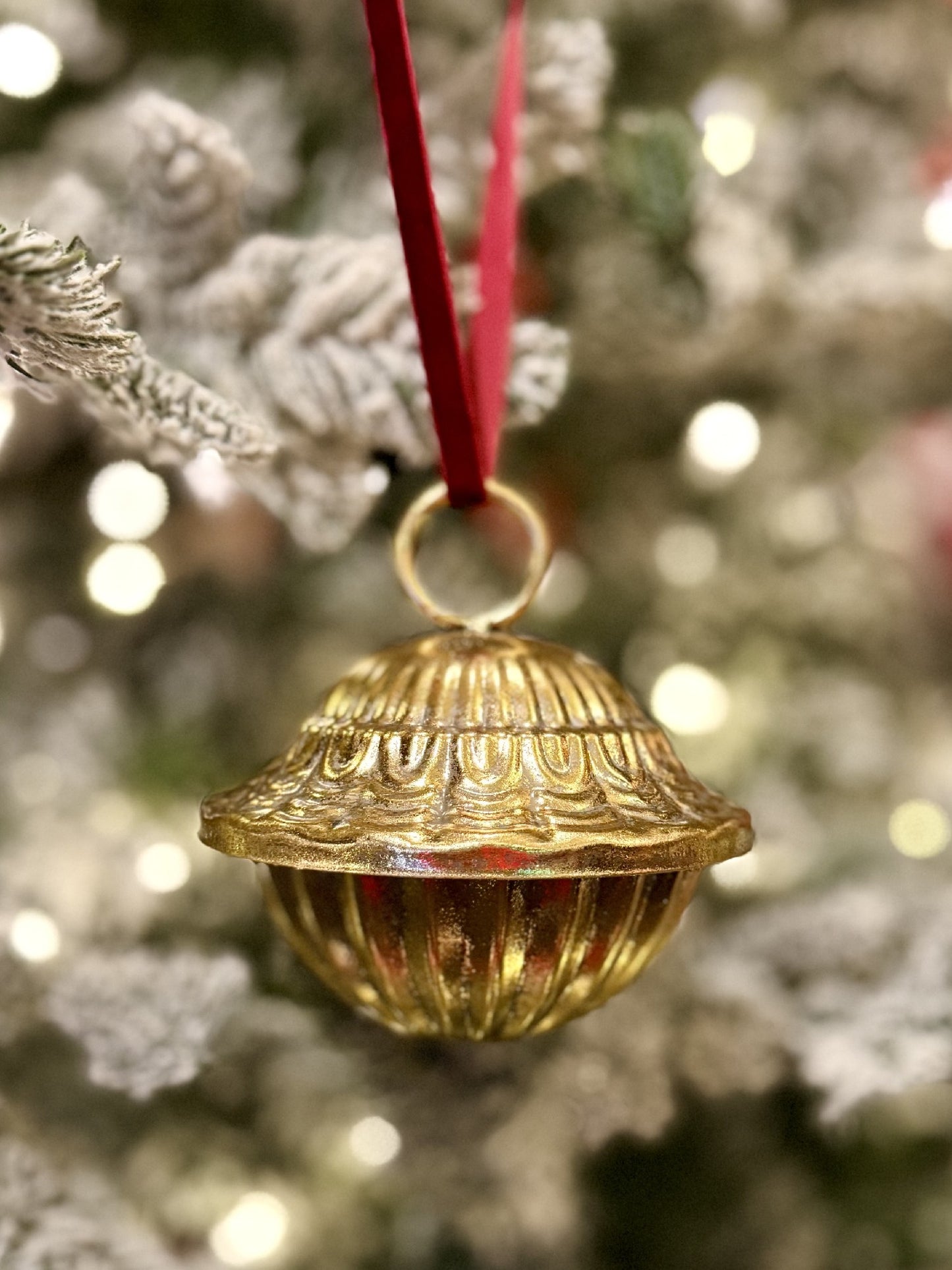 BRUSHED GOLD METAL BELL WITH BURGUNDY VELVET RIBBON X440605